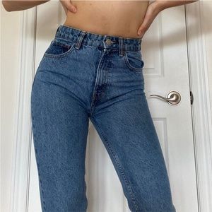 stunning high waisted Zara mom jeans!